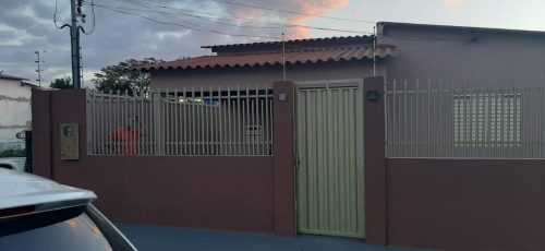 CASA DE ESQUINA EM ALTO ARAGUAIA